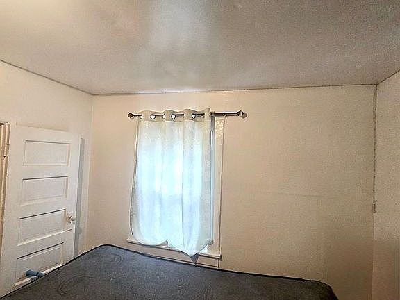 5th image of 5014 Emo St