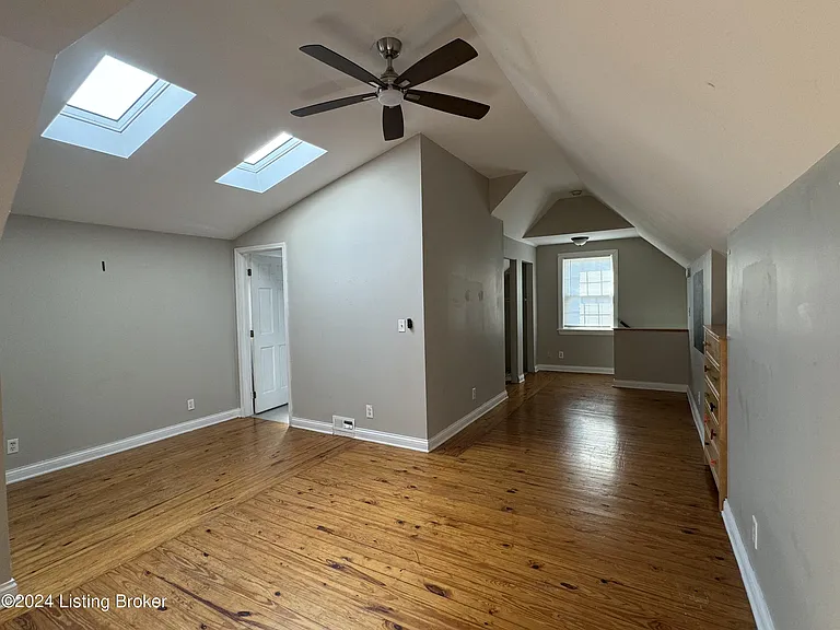 249 Norbourne Blvd — Photo 17