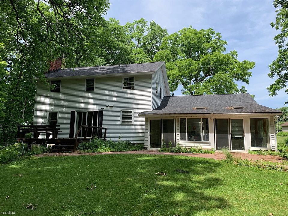 Backyard with deck (1)