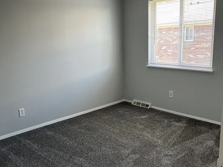 508 Cleveland Rd W — Photo 7