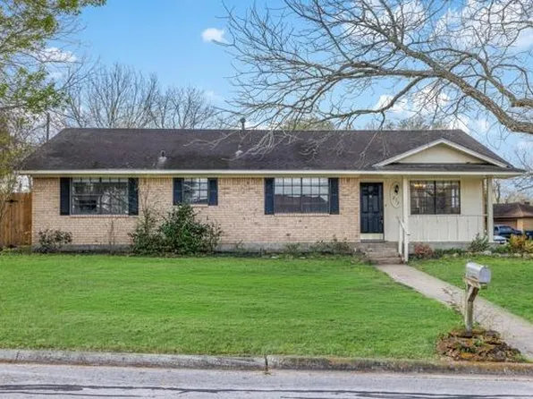 215 Edward Ln, Brenham, TX 77833