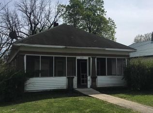 221 E Benton St, Monett, MO 65708