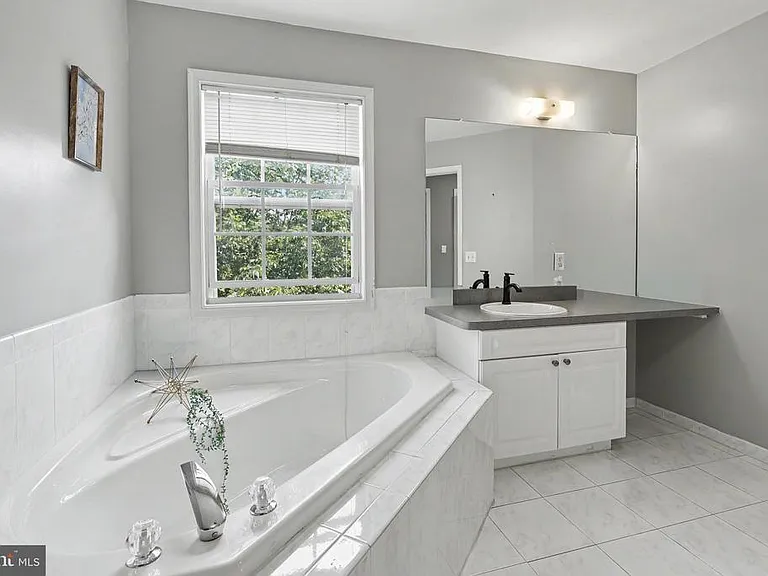 16 Shelley Cir — Photo 31