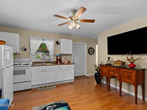 5th image of 896 English Mountain Rd