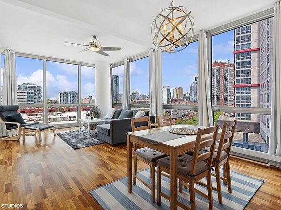 2nd image of 1901 S Calumet Ave #808