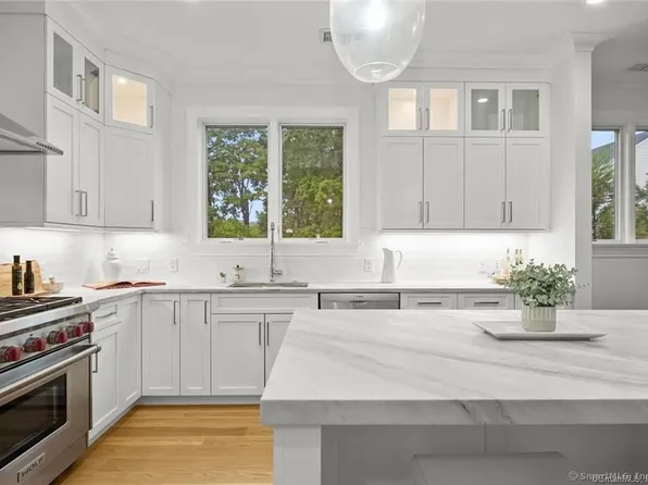 201 Gramercy Park #201, New Canaan, CT 06840
