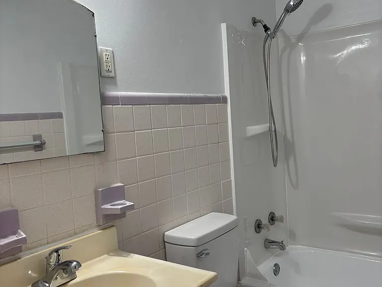 1310 Maple St — Photo 8