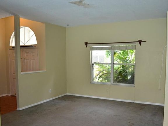 2nd image of 1404 Dumont Dr