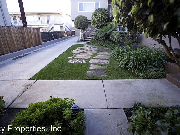 3rd image of 26110 Narbonne Ave APT 1