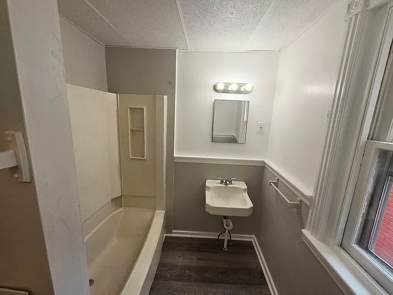 924 W Washington St — Photo 7
