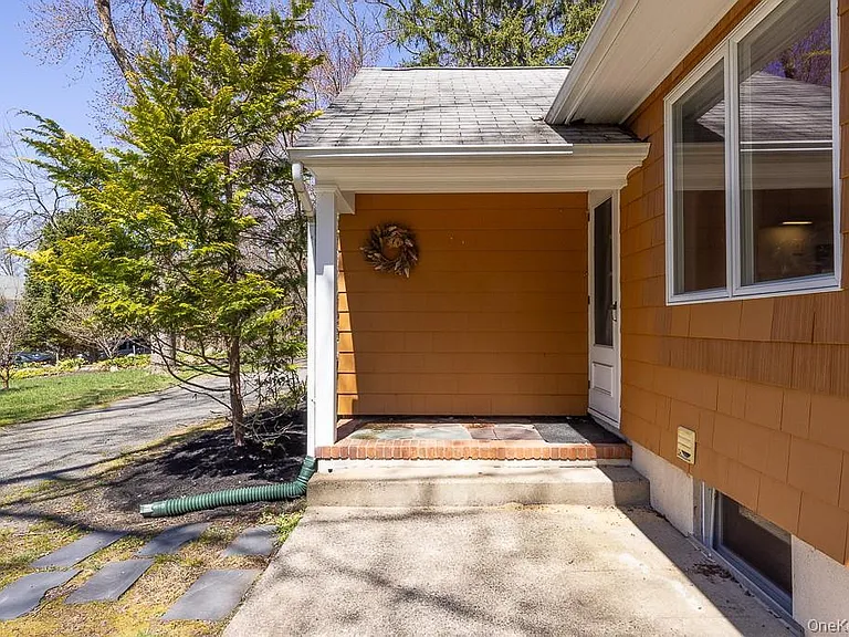 644 Gilbert Ave — Photo 5
