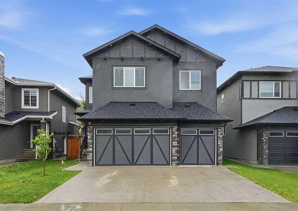 1st image of 166 E Kinniburgh Cres