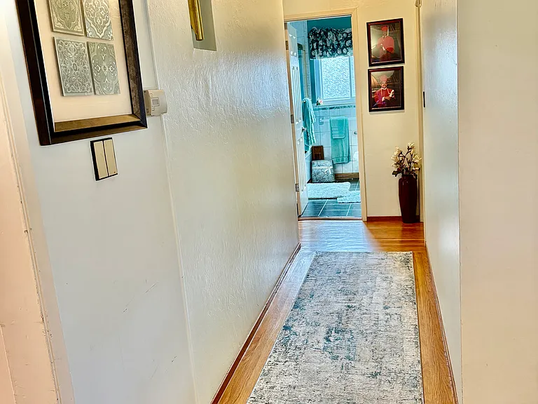 Malcolm Ave — Photo 11