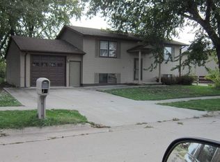 416 Pine St, Sheldon, IA 51201