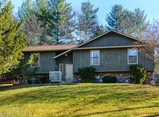 121 Terrace Dr, Weaverville, NC 28787