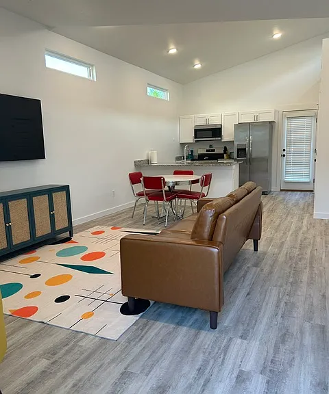 1061 States Ave — Photo 10