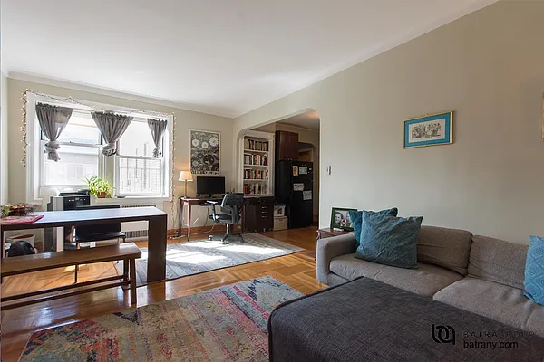 Sold by Batra Group Inc | media 10