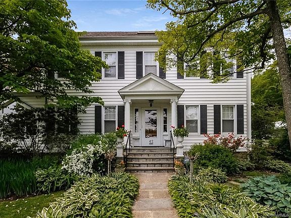 3rd image of 42 Hubbard Ave