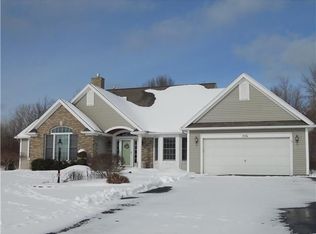 576 Dunnbridge Dr, Webster, NY 14580