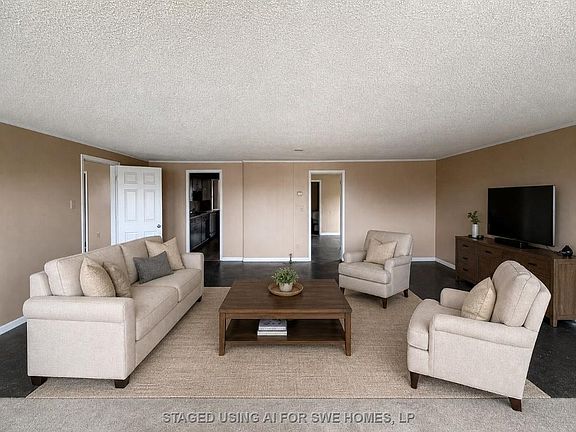 3rd image of 608 E Lee St