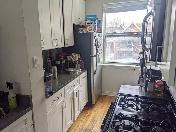 4th image of 2119 N Richmond St #1
