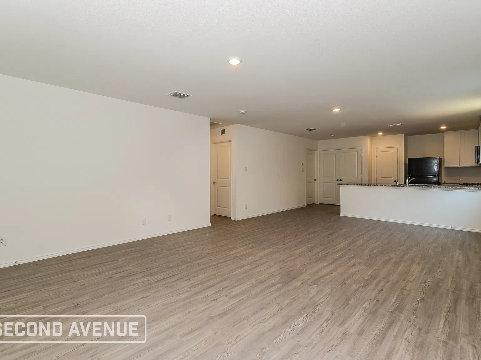 3 bed, 2.0 bath, 1316 sqft, $2,199 — Photo 2