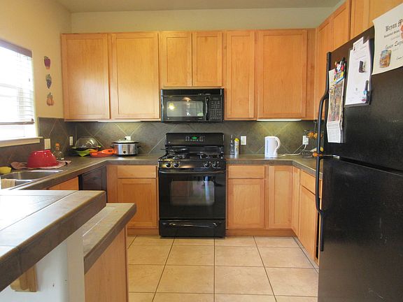 Kitchen & sit at counter