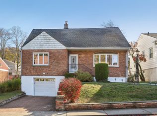 60 Minerva Dr, Yonkers, NY 10710