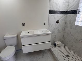 909 S 25th St #2E, Milwaukee, WI 53204