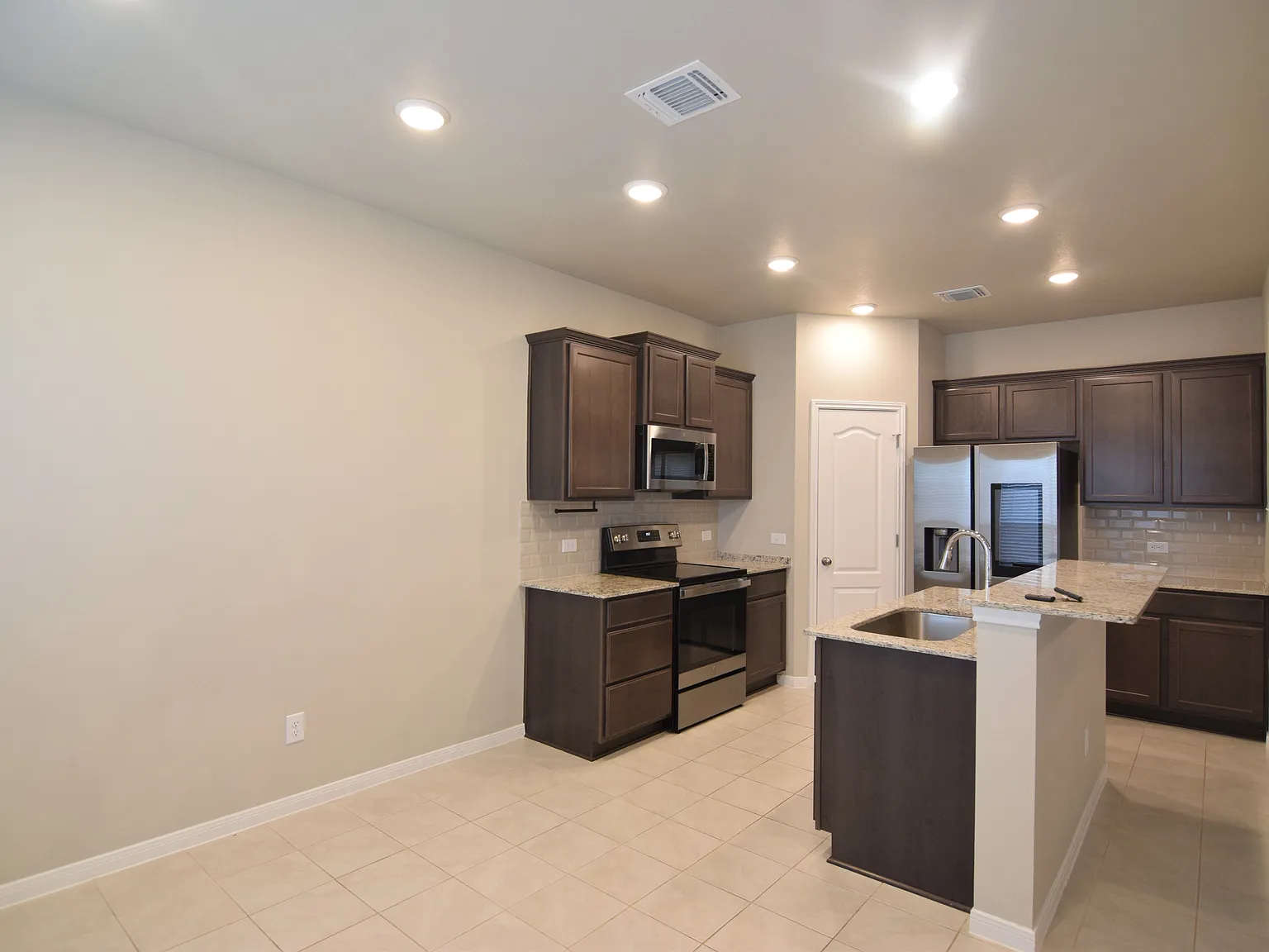724 Gingham Trl, Troy — Photo 4