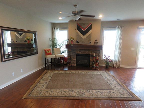 3rd image of 2312 Meadowhill Ln