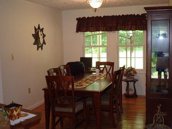 3rd image of 245 Amberwood Dr