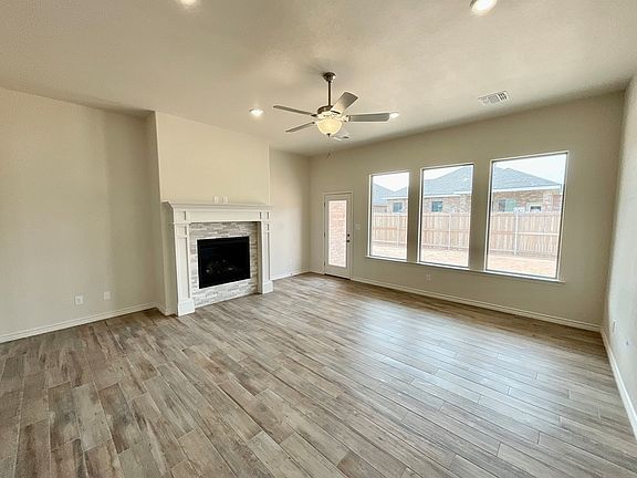 3rd image of 5403 Lamont Ave