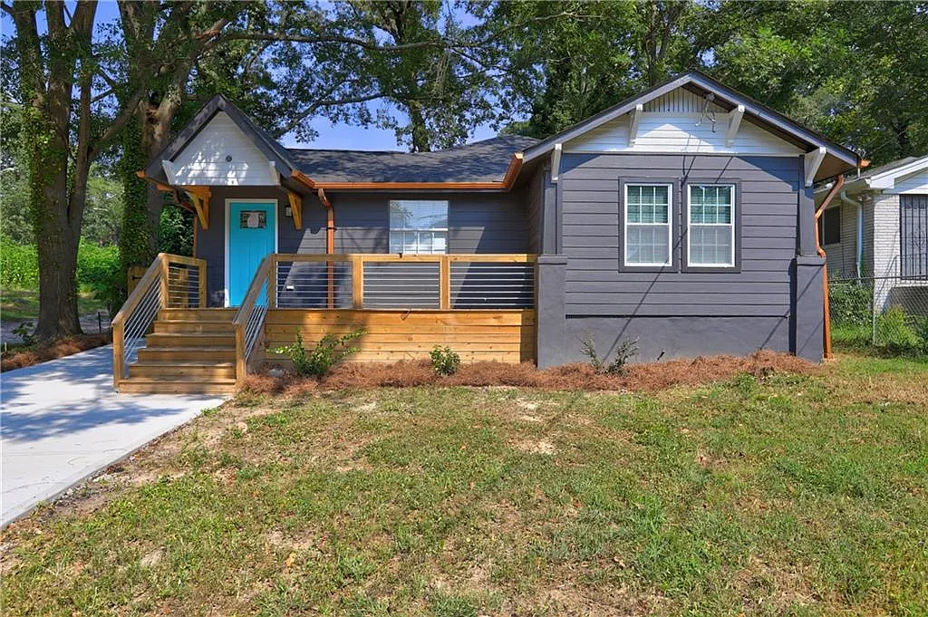 3 bed, 2.0 bath, 141 sqft, $2,400 — Photo 2