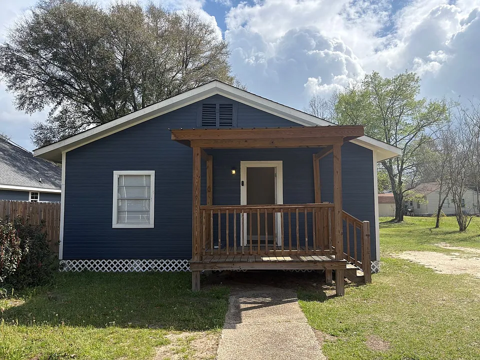 105 McKinnon St