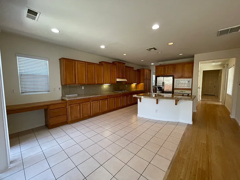 121 Patterson Ave — Photo 2