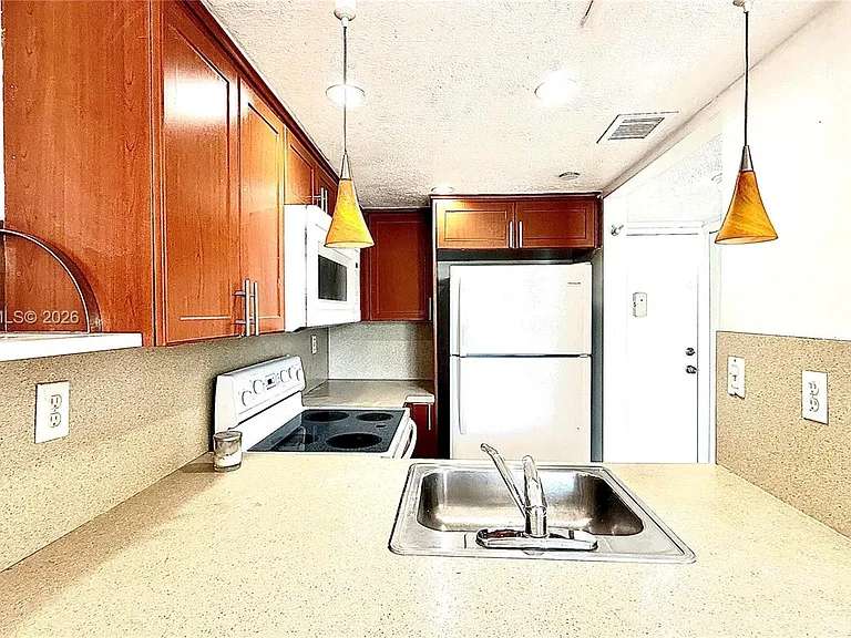 1035 West Ave #306 — Photo 6