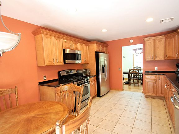 3rd image of 1216 Johnston Dr
