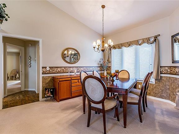 4th image of 4 Barrhead Ln