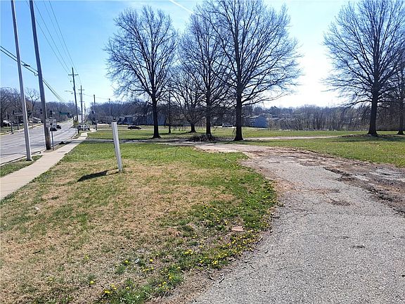 3rd image of 7205 Longview Rd