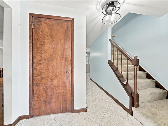 3rd image of 1217 Pleasant St