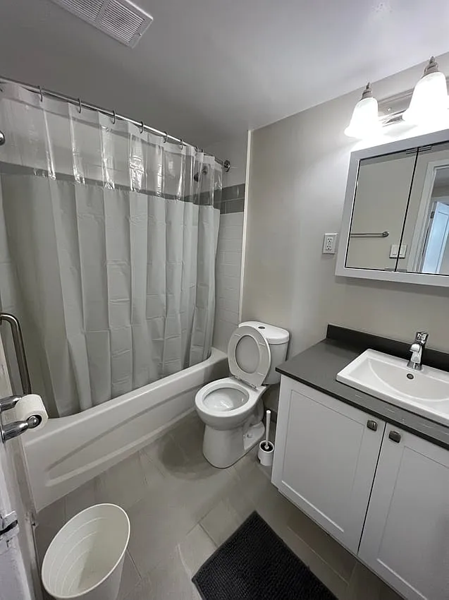 Flex Room - Rosehill Avenue & Yonge Street — Photo 4