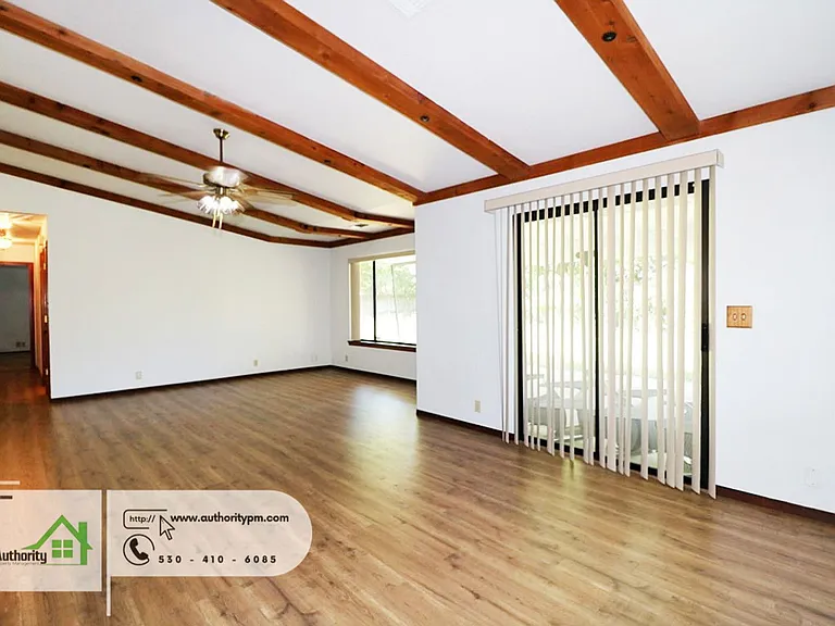 1744 Kildare Dr — Photo 9