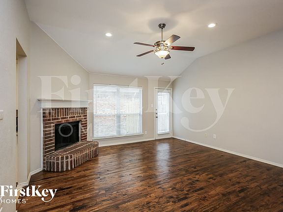 2nd image of 10901 Braemoor Dr