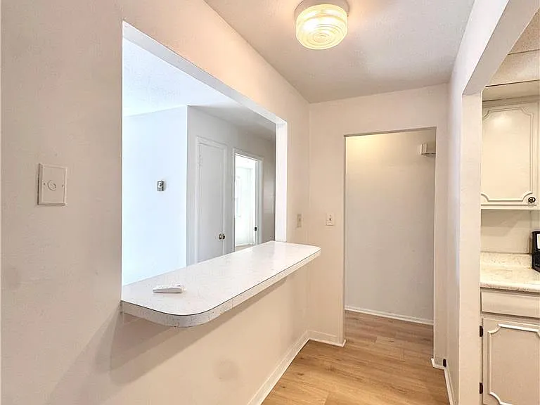 2043 W Allen St #A — Photo 7