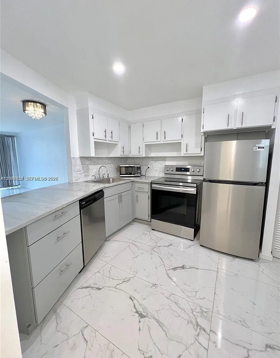 Jade Winds Group Bamboo G — Photo 1