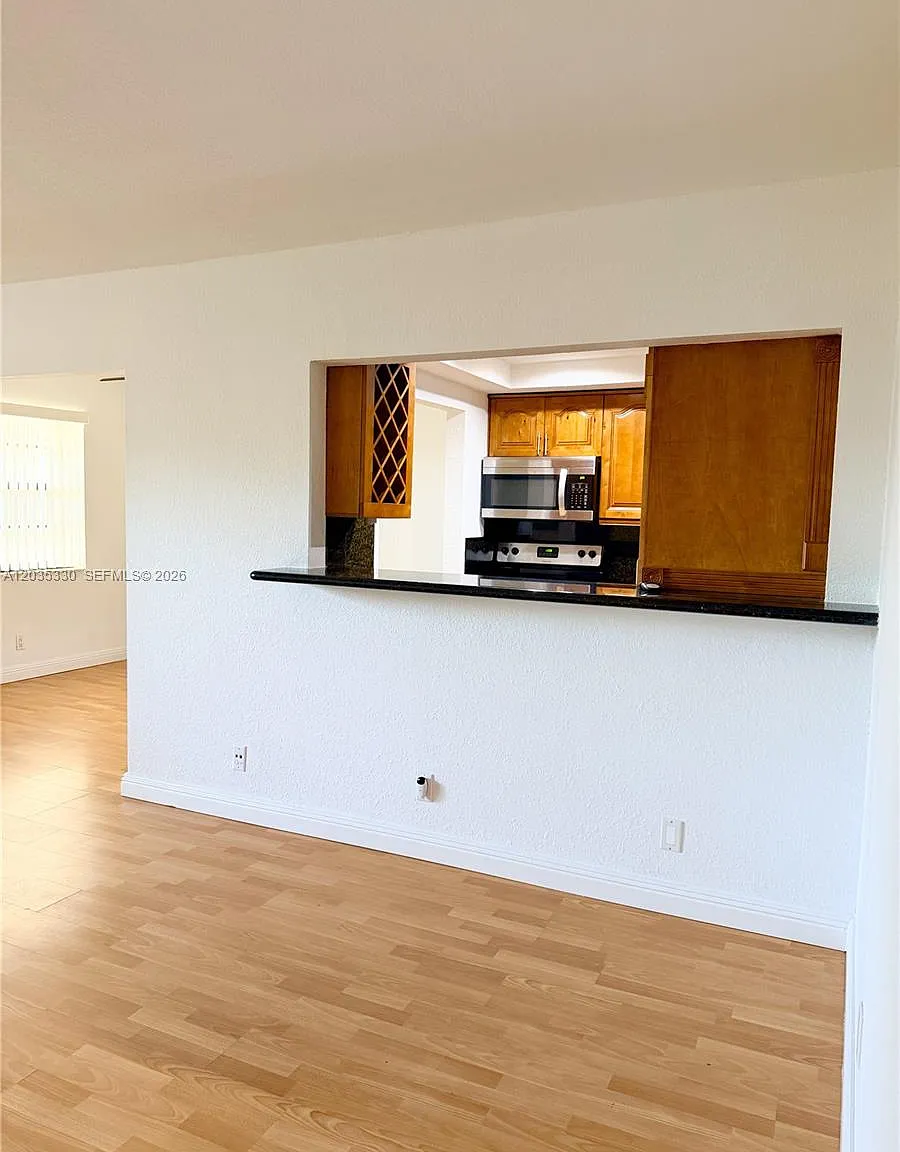 Palm Village Club Condo — Photo 3