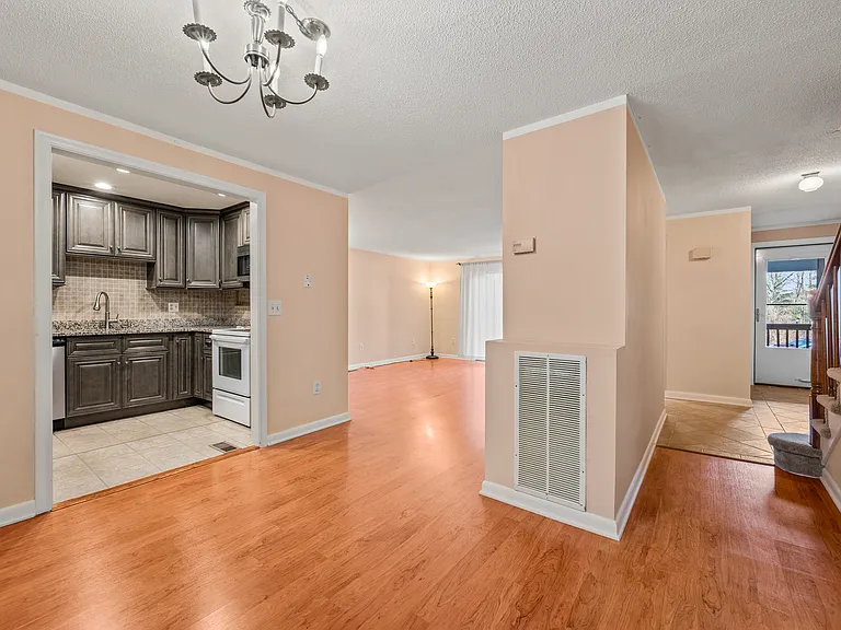 18 Dutton Place Way #18 — Photo 3