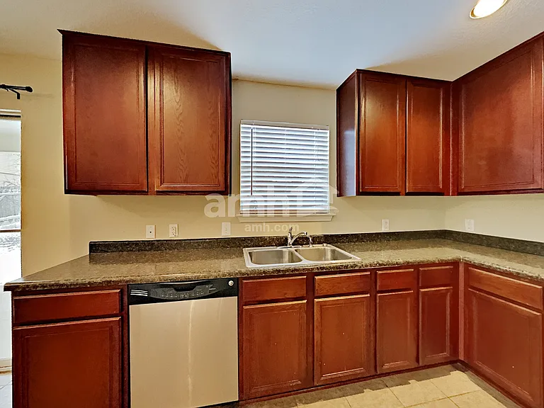 455 Dolly Dr — Photo 6