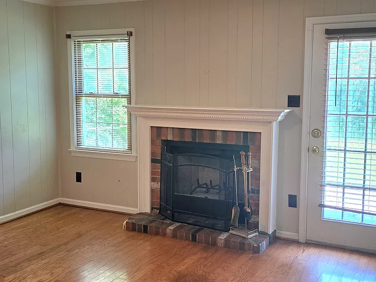 901 Fairborn Cir — Photo 4